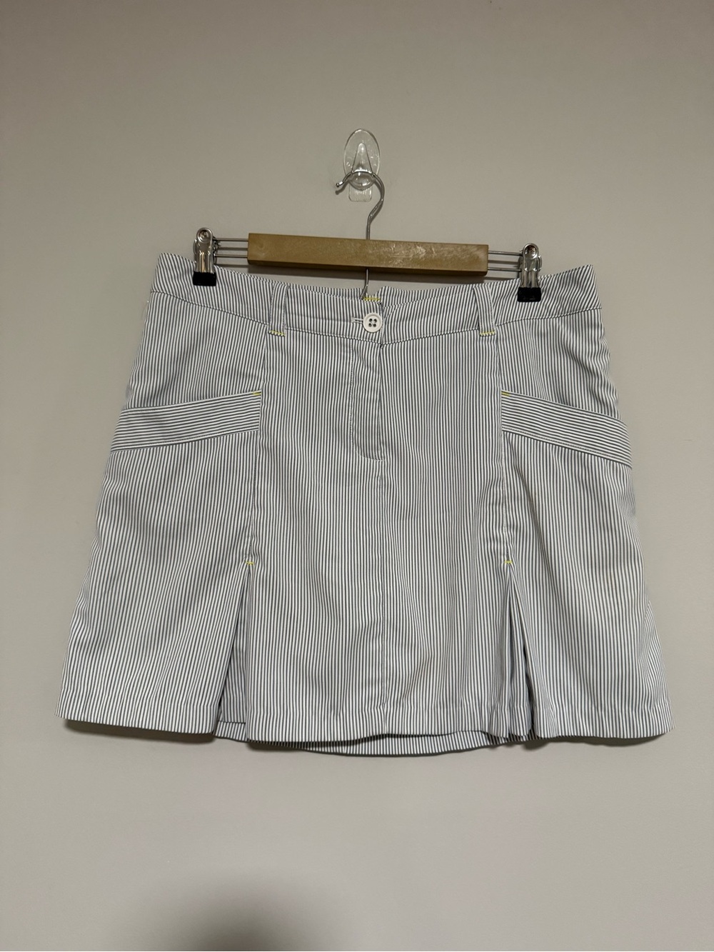 Nike Golf Gray/White Striped Dri-Fit Performance Skort Size 10